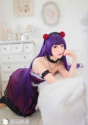 半夜我熟练扒下妈妈的内裤视频